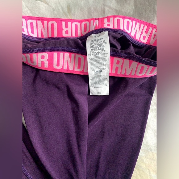 🌟PRICE DROP🌟 LIKE-NEW UNDER ARMOUR heat gear purple + pink LOGO LEGGINGS Sz XS - Picture 3 of 3